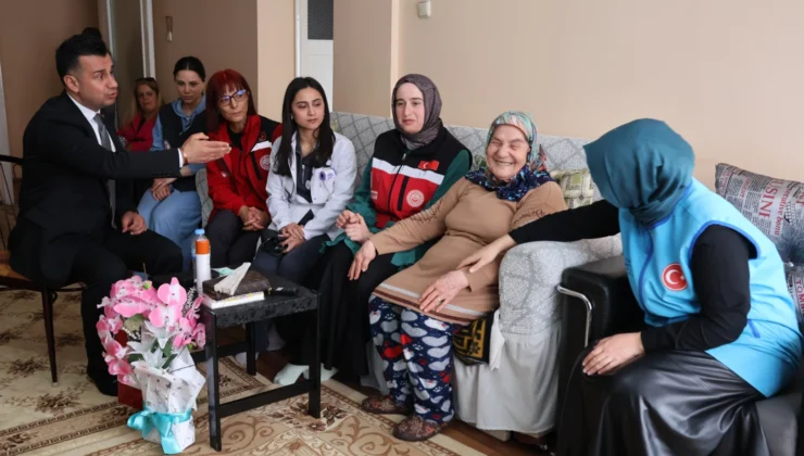 Erzurum'Da Bayram Öncesi Çınarların Kapısı Vefayla Çalındı