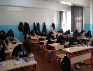 Gaziantep'Te 12. Sınıf Öğrencilerine Büyükşehir'Den Deneme Sınavı