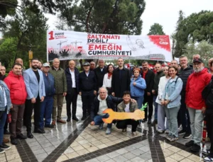 İzmir'De Binlerce Emekçi 1 Mayıs'I Kutladı