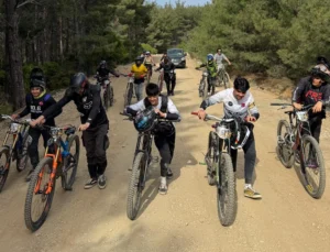 İzmir'De Yeni Parkurda Adrenalin Dolu Festival