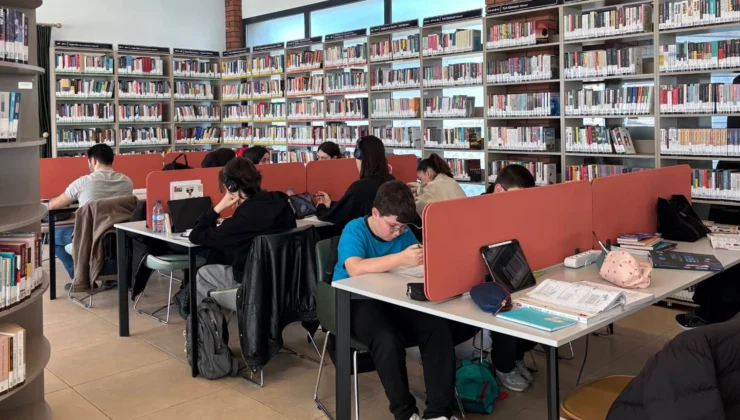 İzmit Millet Kütüphanesi Bayramın Ilk Günü Açık