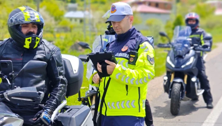 Jandarma Dönüş Yolunda Denetimleri Aralıksız Sürdürüyor