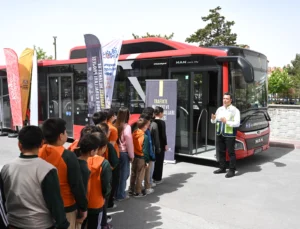 Konya’daki Öğrenciler “Nezaket Otobüsü” Ile Öğreniyor