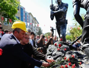Manisa Soma’da 301 Madenci Karanfillerle Anıldı