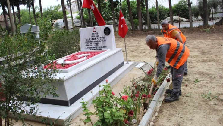 Mezarlıklarda Bayram Hazırlığı Sürüyor