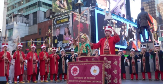 Msb Mehteran Birliği'Nden Times Meydanı'Nda Müthiş Performans