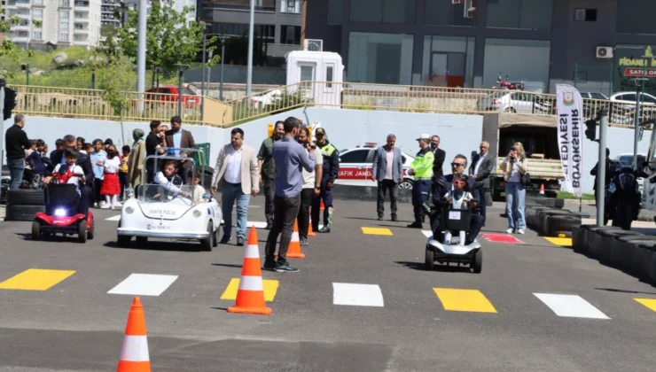 Öğrencilere Uygulamalı Trafik Eğitimi