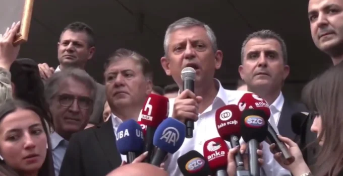 Özgür Özel: Chp Sokakta, Meydanda, Yoldadır… Geri Gelmek Üzere Çıkıyorum!