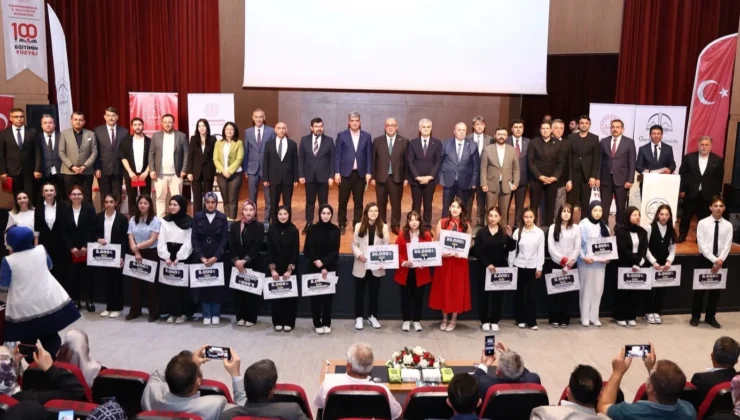 Şahbaz Derneği'Nden Filistin Temalı Konuşma Yapan Öğrenciye Umre Hediyesi