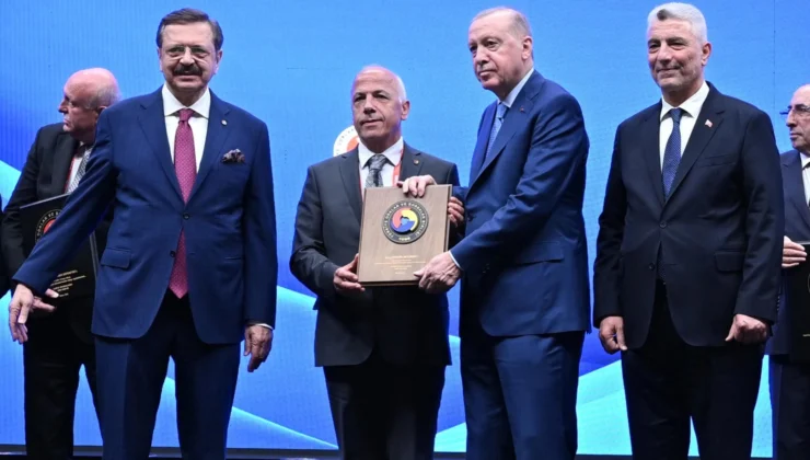 Tobb'Dan Artvin Ticaret Borsası Başkanı Akyürek’e Hizmet Şeref Plaketi