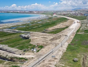 Van Gölü Sahil Yolu’nun Son Etabında Çalışmalar Sürüyor