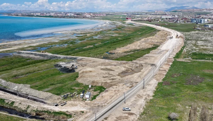 Van Gölü Sahil Yolu’nun Son Etabında Çalışmalar Sürüyor