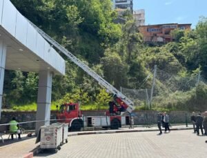 Zonguldak 100. Yıl Otogarında Korkutan Heyelan: Yol Ulaşıma Kapandı