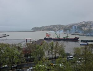 Zonguldak Limanı’nda Renk Değişimi: Çamur Denizi Sarıya Boyadı