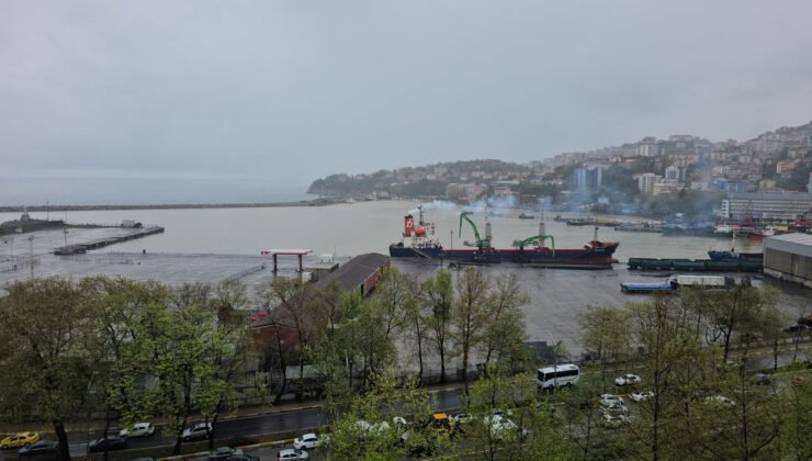 Zonguldak Limanı’nda Renk Değişimi: Çamur Denizi Sarıya Boyadı