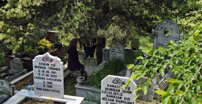 Zonguldak’ta bayram öncesi kabristanlara ziyaretçi akını