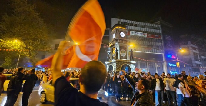 Zonguldak’ta Galatasaray’ın Şampiyonluk Coşkusu Geceye Damga Vurdu