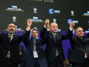 Ak Parti’ye Üç Belediye Başkanı Daha Katıldı… Rozetleri Erdoğan Taktı