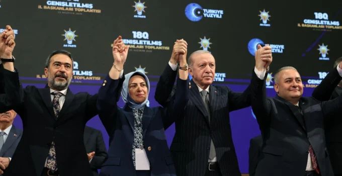 Ak Parti’ye Üç Belediye Başkanı Daha Katıldı… Rozetleri Erdoğan Taktı