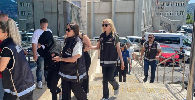 Zonguldak’ta rüşvetle kürtaj iddiasında 17 şüpheliden 8’i adliyede