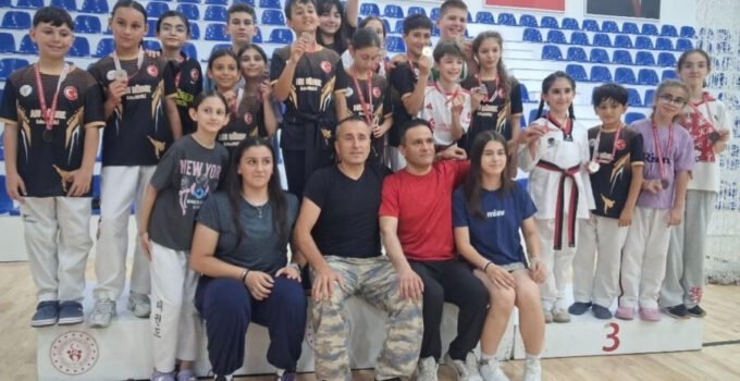Taşbacaspor, Minikler Taekwondo İl Seçmelerinde Takım Halinde Şampiyon Oldu