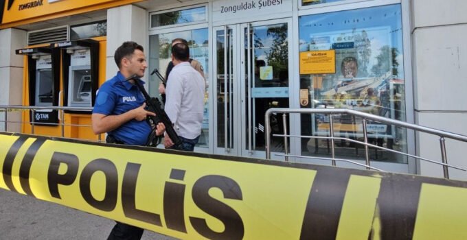 Evinin icradan satıldığını ilanda görünce bankada silahla dehşet saçtı