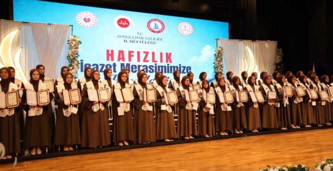 BEUN’da Hafızlık Sevinci: Genç Hafızlar İcazetlerini Aldı