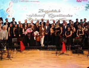 Zonguldak Valisi Osman Hacıbektaşoğlu, Maarif Öğretmenler Korosu konserine katıldı
