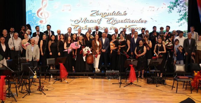 Zonguldak Valisi Osman Hacıbektaşoğlu, Maarif Öğretmenler Korosu konserine katıldı