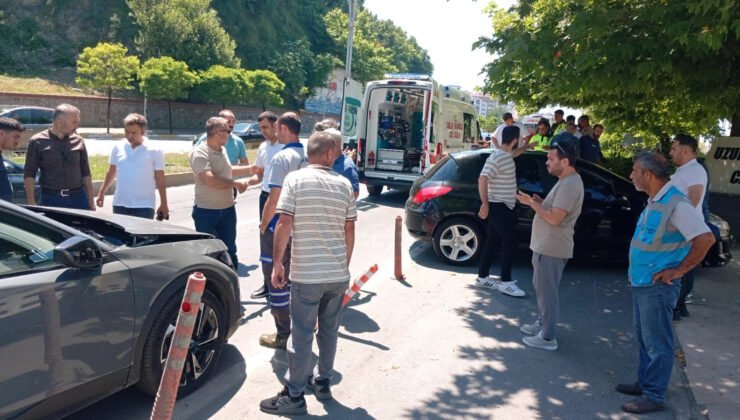 Zonguldak’ta Zincirleme Kaza: Kontrolden Çıkan Araç Cami Avlusuna Daldı