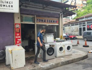 Beyaz eşya servisinin deposunda yangın