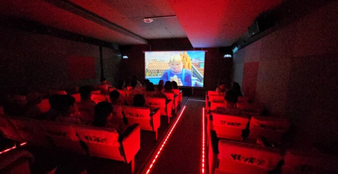 TRT Sinema Tırı Zonguldak’ta çocuklarla buluştu