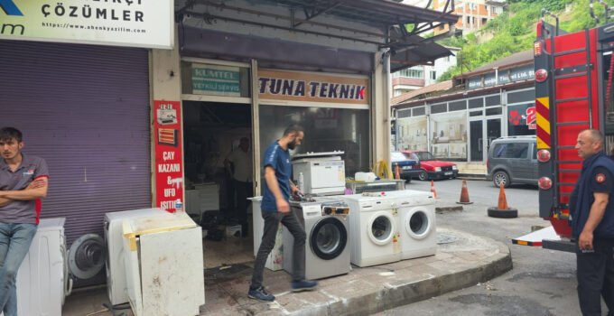 Beyaz eşya servisinin deposunda yangın