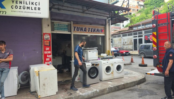 Beyaz eşya servisinin deposunda yangın
