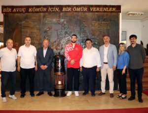 Dünya Şampiyonu’ndan GMİS’e ziyaret