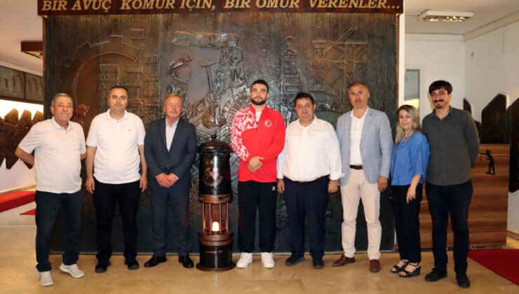 Dünya Şampiyonu’ndan GMİS’e ziyaret