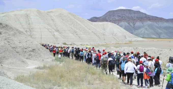 Başkentliler Nallıhan Kız Tepesi’nde Doğayla Buluştu