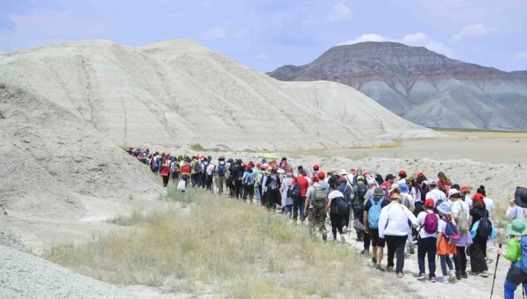 Başkentliler Nallıhan Kız Tepesi’nde Doğayla Buluştu