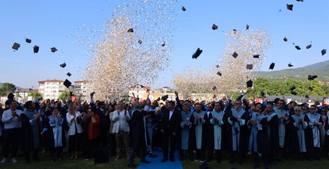 BEUN Devrek ve Gökçebey Kampüsleri 2025-2026 Akademik Yılı Mezuniyet Töreni Gurur Dolu Anlara Sahne Oldu