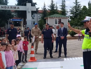 Bilecik Pazaryeri’nde Jandarma Öğrencilerle Buluştu