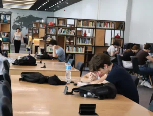 İzmit’te Sınav Öncesi Gençlerin Adresi Kütüphaneler