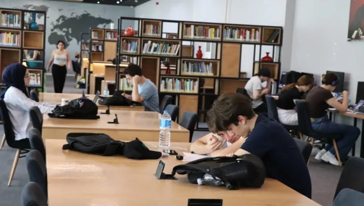 İzmit’te Sınav Öncesi Gençlerin Adresi Kütüphaneler