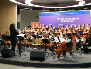 Kocaeli'De Geleceğin Sanatçıları Ayakta Alkışlandı