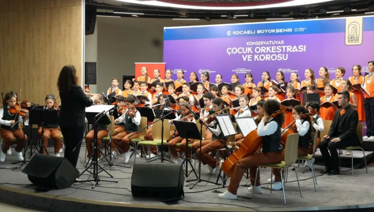 Kocaeli'De Geleceğin Sanatçıları Ayakta Alkışlandı