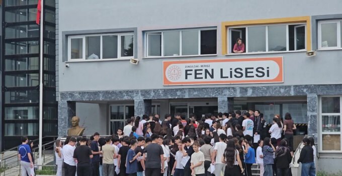LGS sınavında unutulan kimlik için polis ve aile seferber oldu