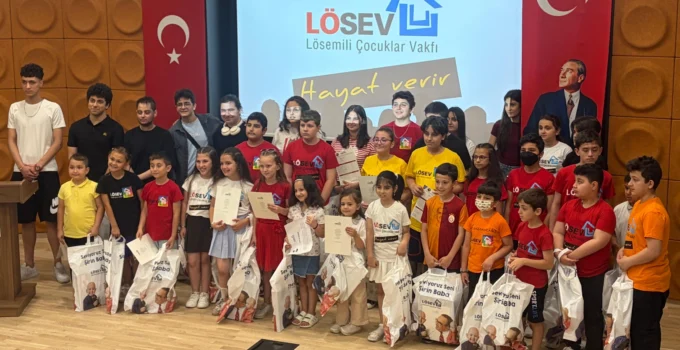 Lösev Bursa’da Minik Yürekler Karne Heyecanını Paylaştı