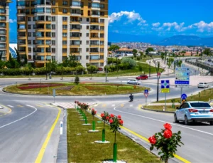 Malatya’da Parklar Ve Kavşaklar Çiçeklerle Süslendi