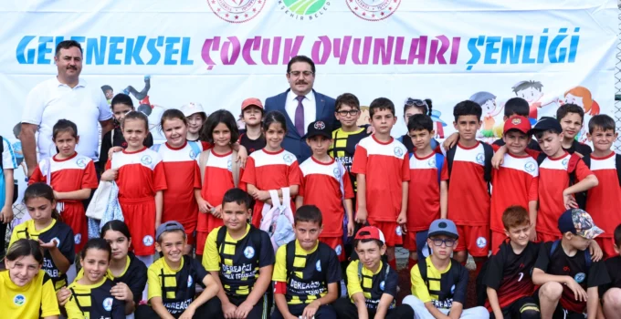 Sakarya'Da Geleneksel Çocuk Oyunları Şenliği Büyük Ilgi Gördü