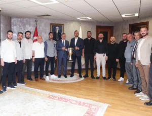 Şampiyon Gölcükspor Kupasıyla Başkan Büyükakın’a Geldi