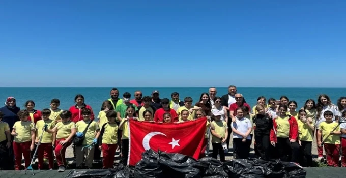 Trabzon’da Ayasofya Sahilinde Çevre Temizliği Etkinliği